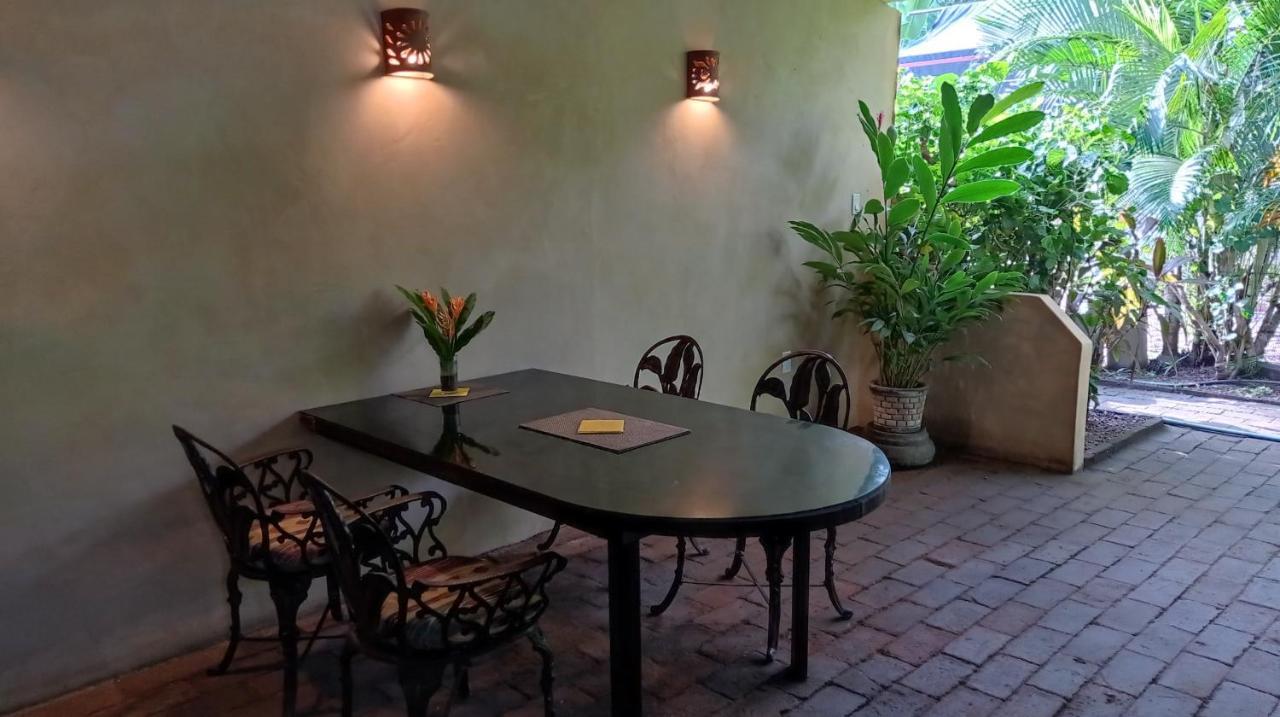 CASITAS EL ESCONDITE PLAYA LA ROPA ZIHUATANEJO (Mexico) - from US$ 95 |  BOOKED